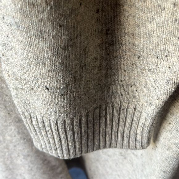 Woolrich sweater. Beige with hints of color throughout. Size 2XL - Picture 4 of 8